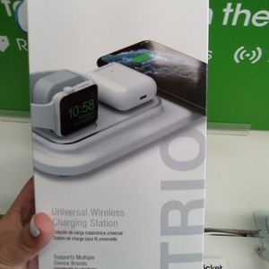 Universal wireless charging station